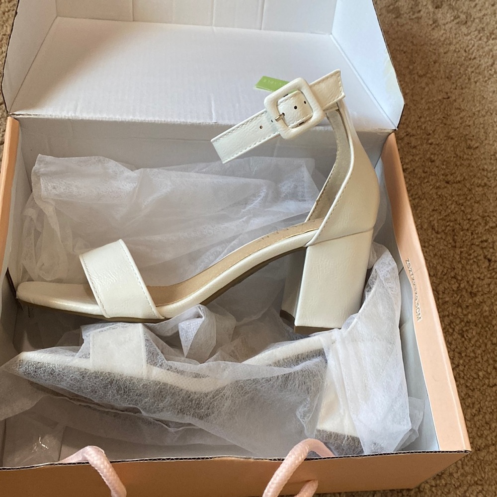 White leather block heel sandal